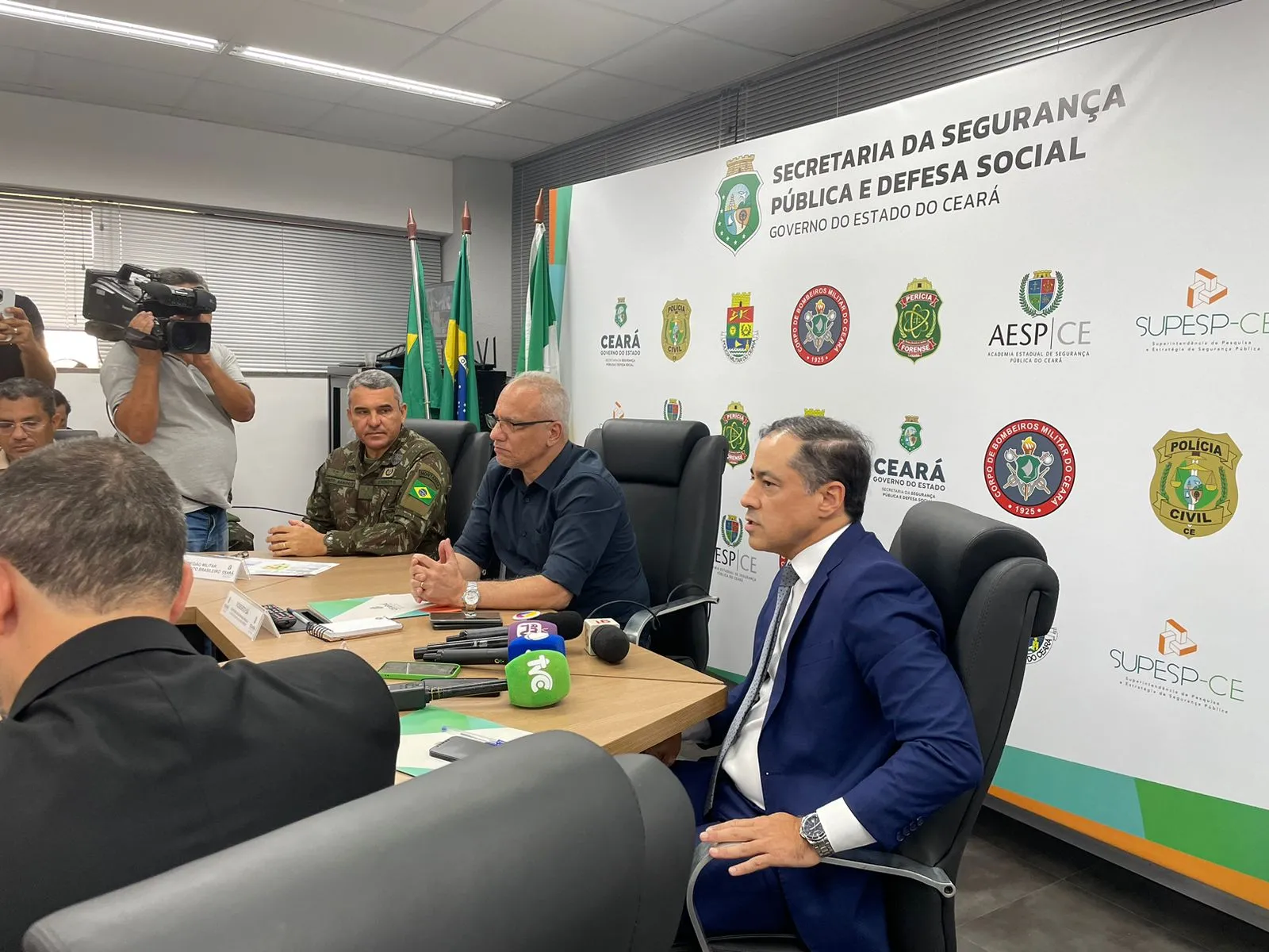Coletiva de imprensa para divulgar balanço parcial