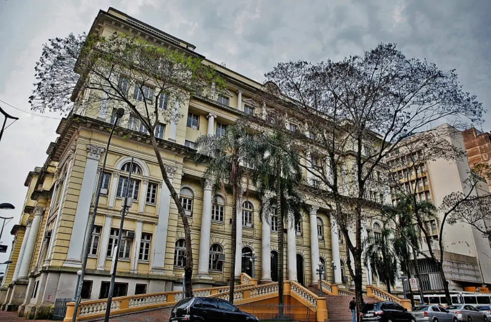 Com salários iniciais de R$ 35 mil, concurso CAGE RS tem edital divulgado; veja vagas