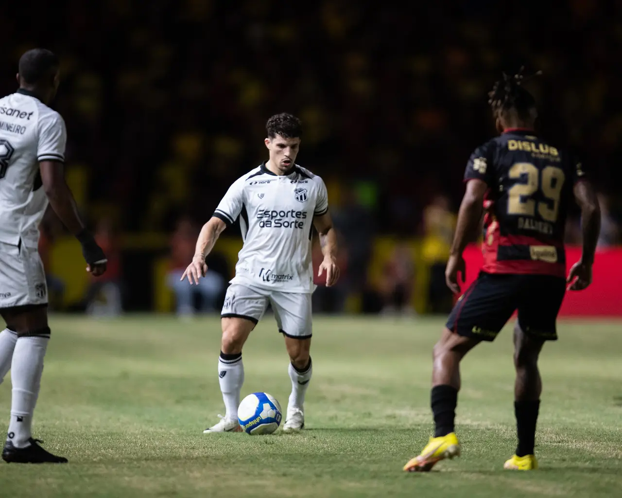 Imagem da notícia: Análise: Derrota para o Sport e estar 5 pontos do G4 colocam o acesso do Ceará na conta do milagre