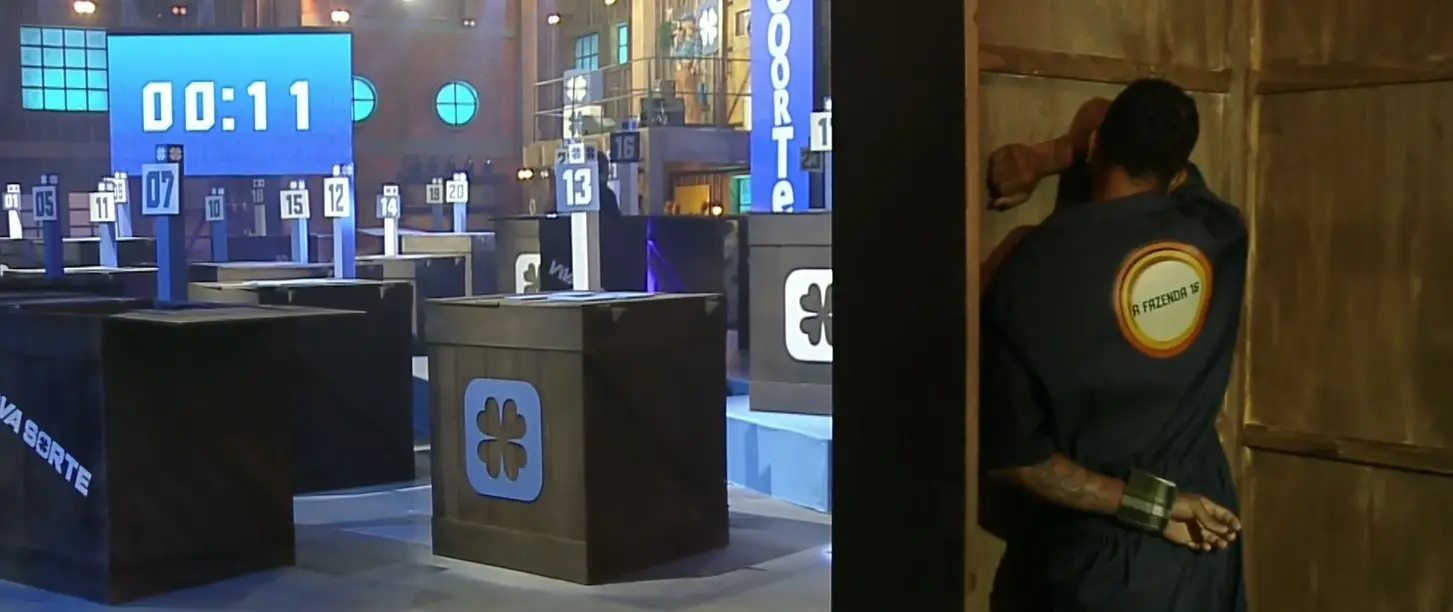 Peões disputaram um jogo de esconde-esconde