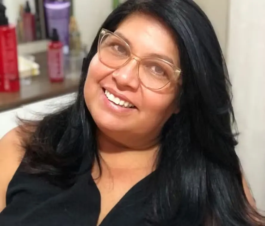 Foto de mulher que se passou por filha de militar para ganhar pensão