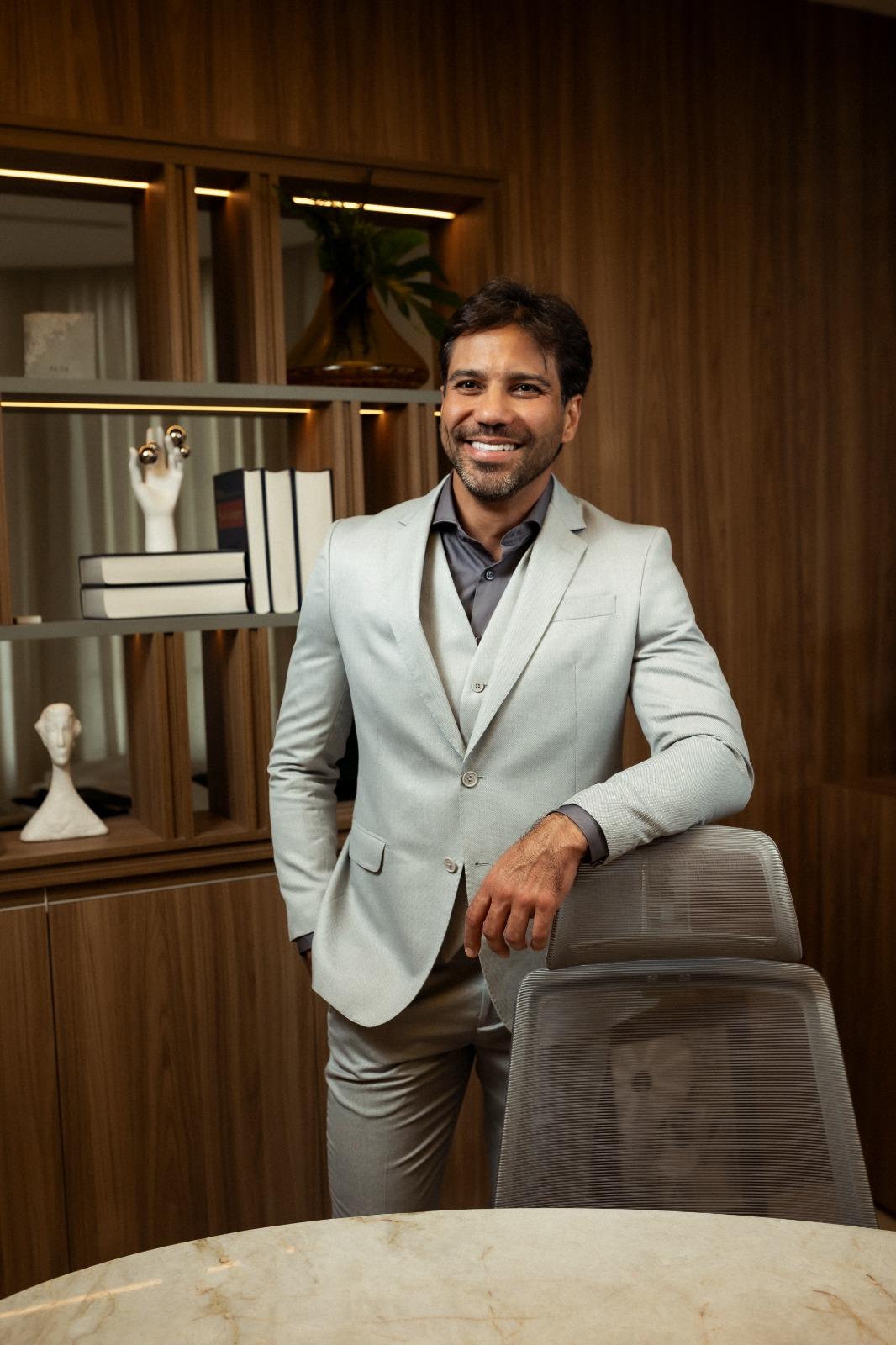 Tiago Alcântara é head do Grupo Clay Medicina e Estética