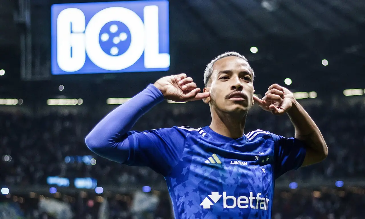 Matheus Pereira comemora gol pelo Cruzeiro
