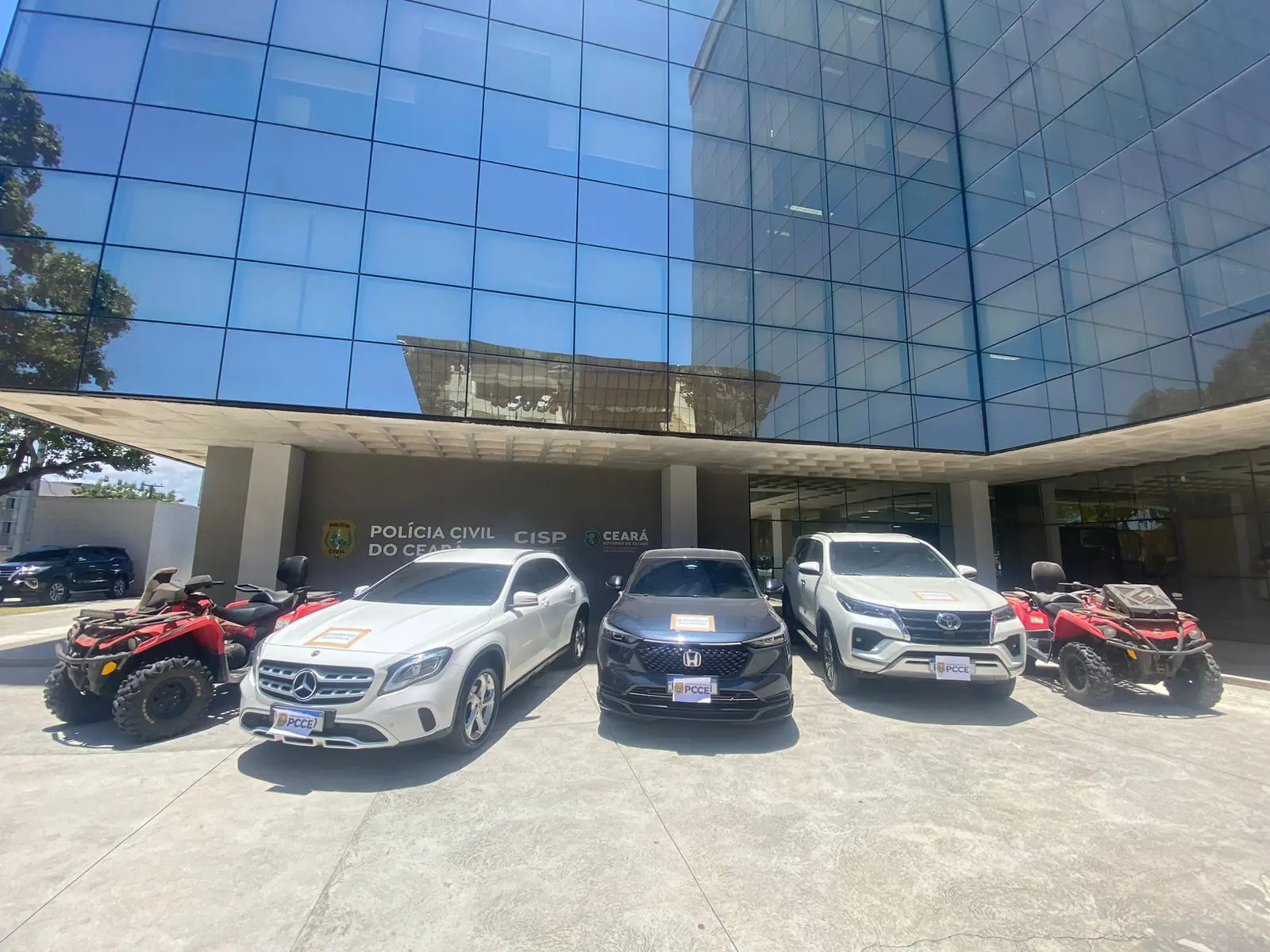 15 veículos e mais três quadriciclos foram apreendidos com a quadrilha, durante a Operação Reditus