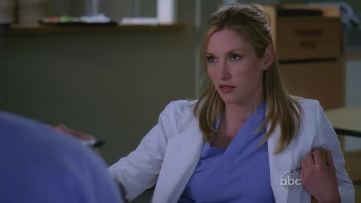 A personagem Lexie Grey, de Grey's Anatomy, faz uma mudança radical no cabelo após o término com o médico Mark Sloan