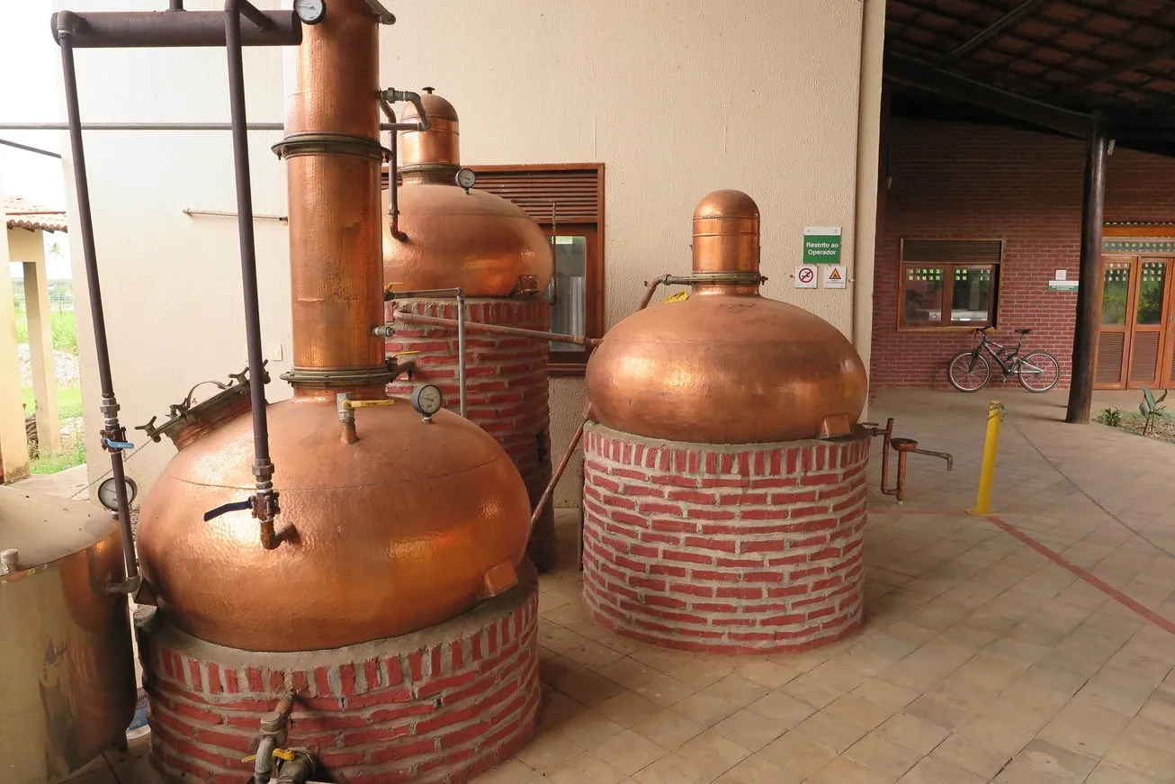Caldeiras de cobre para processamento da cana-de-açúcar em Barbalha. Equipamento está desativado segundo o presidente da Faec