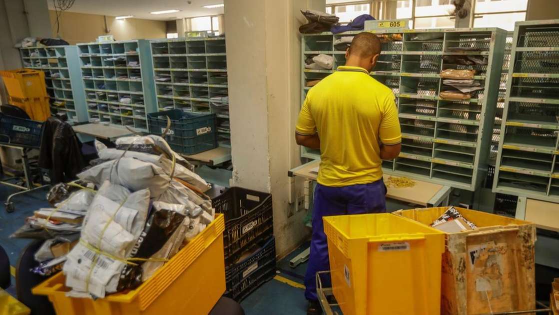O que faz um arquivista dos Correios? Confira detalhes da vaga de ...