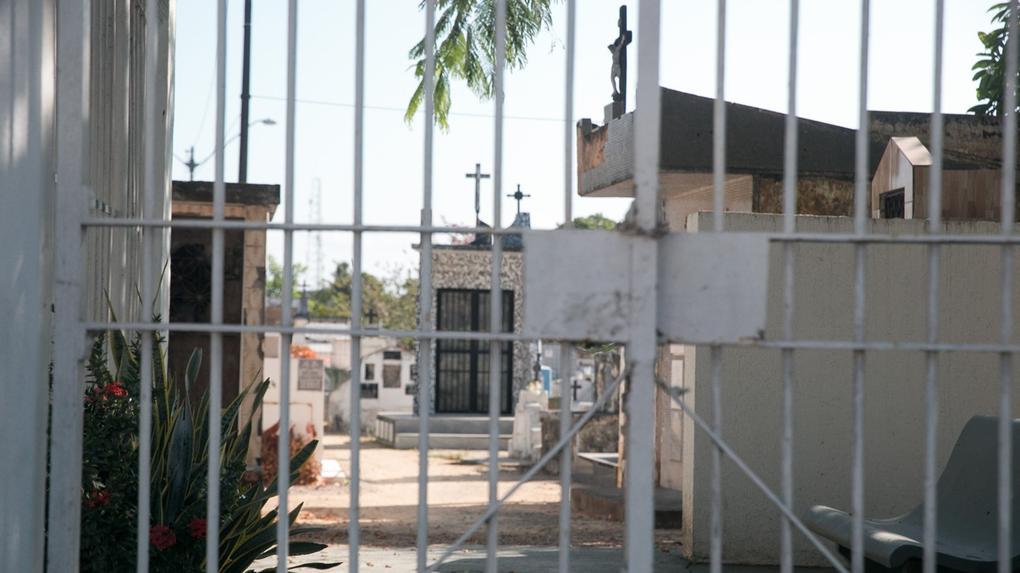 Drogas foram apreendidas pela Polícia Militar dentro do Cemitério Público da Messejana, no dia 27 de setembro deste ano