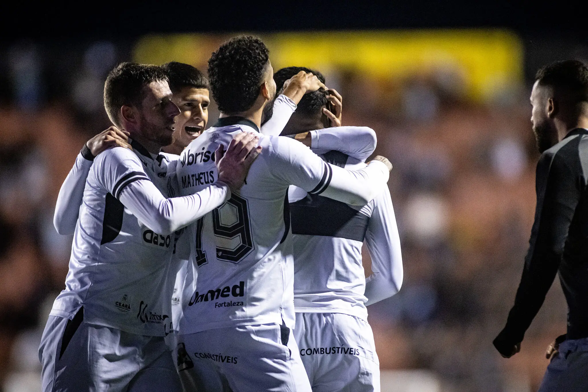 Jogadores do Ceará comemoram vitória sobre o Ituano