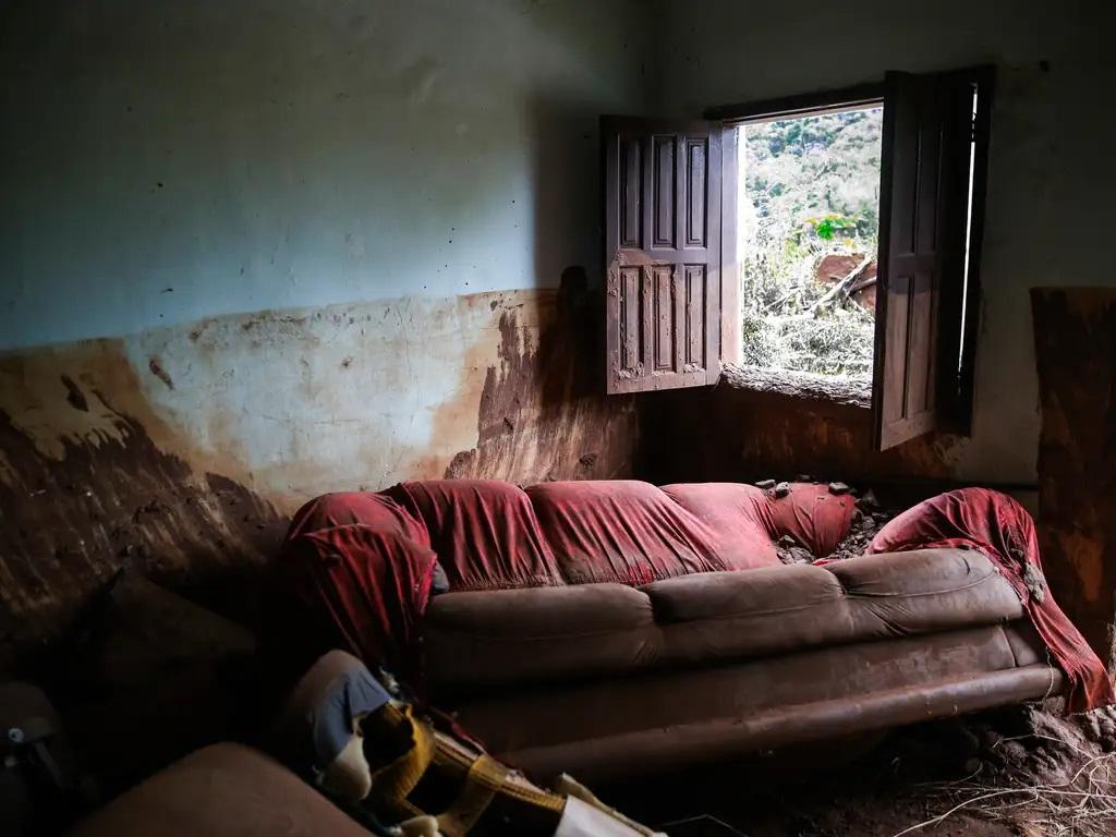 Ruínas em Bento Rodrigues, distrito de Mariana, dois anos após a tragédia do rompimento da Barragem de Fundão, da mineradora Samarco