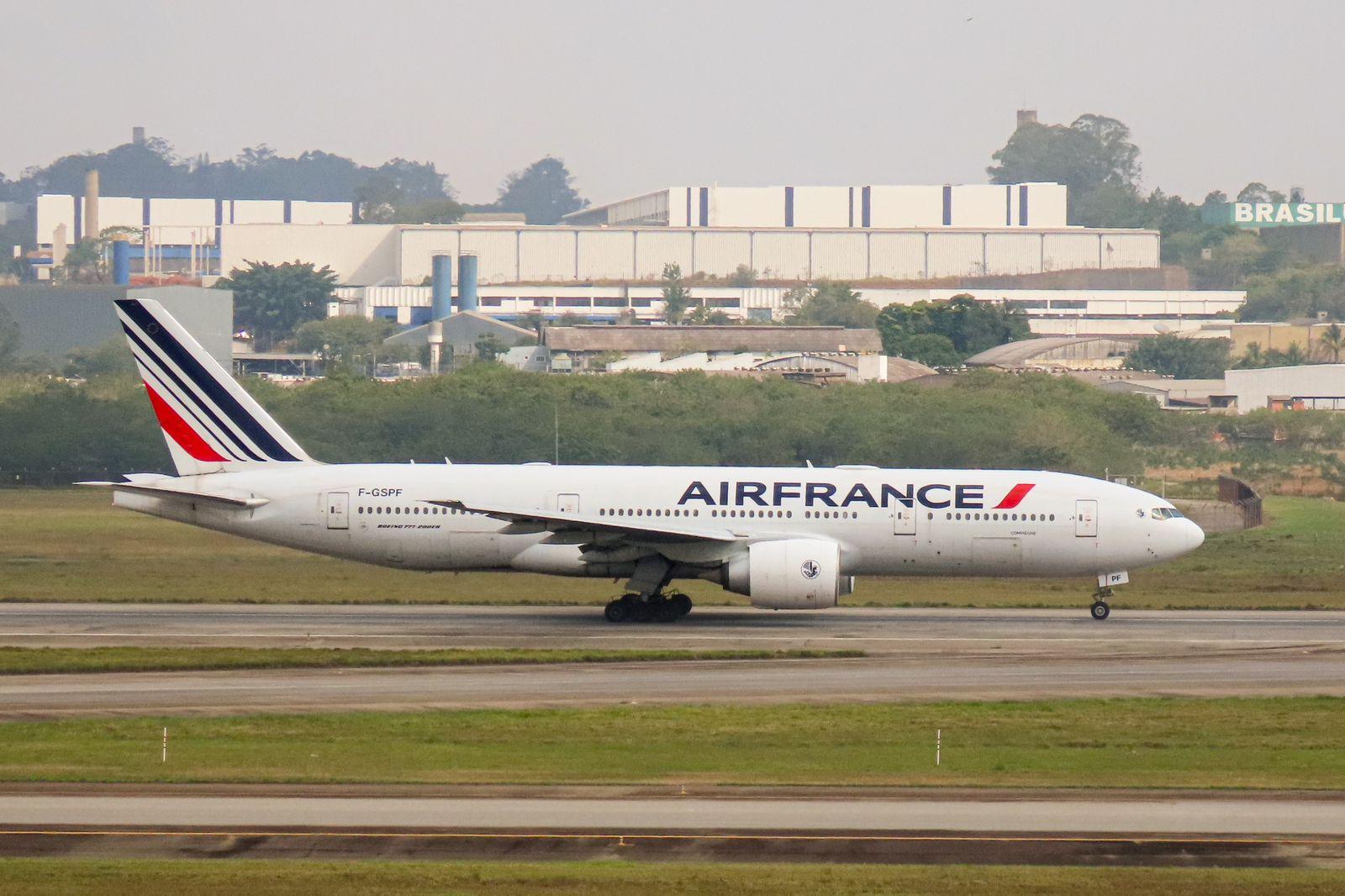 avião da air france no aeroporto de guarulhos