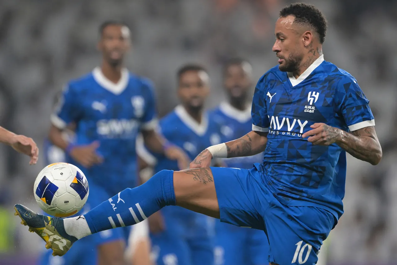 Neymar retornou ao gramados nesta segunda-feira (21)