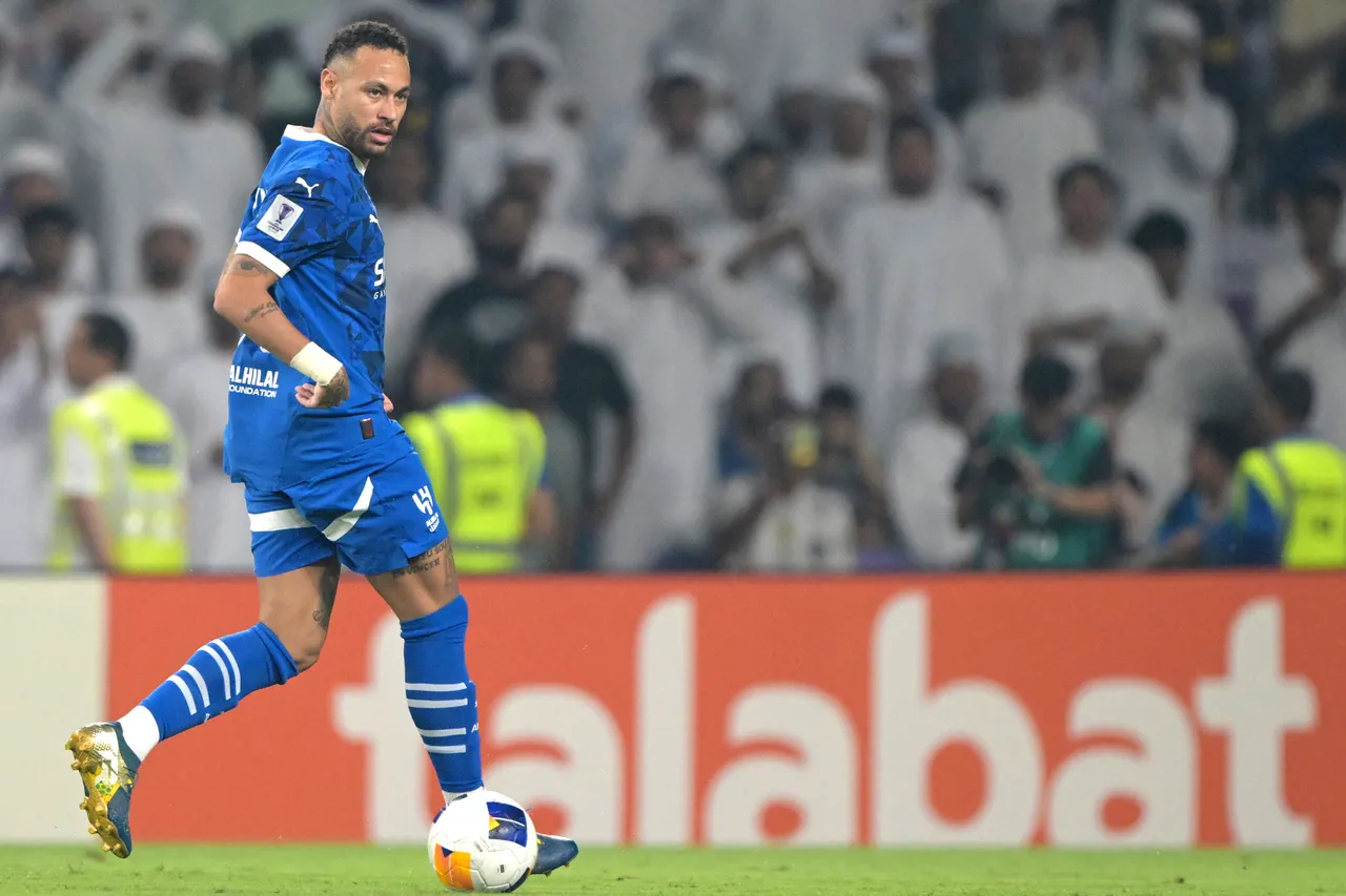 Neymar em campo pelo Al-Hilal nesta segunda-feira (21)