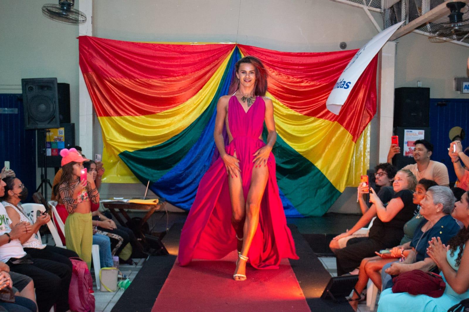 Naylla apresentou um vestido de festa como projeto de conclusão de curso