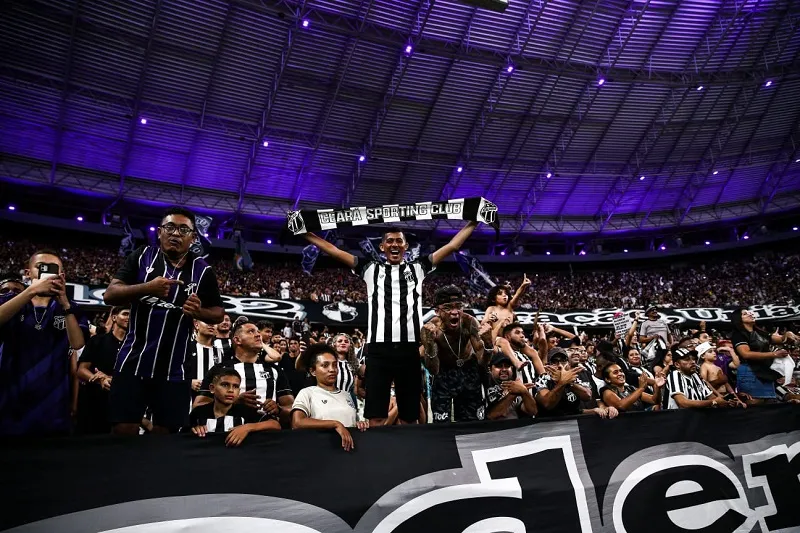 Mais de 40 mil torcedores lotaram o Castelão.