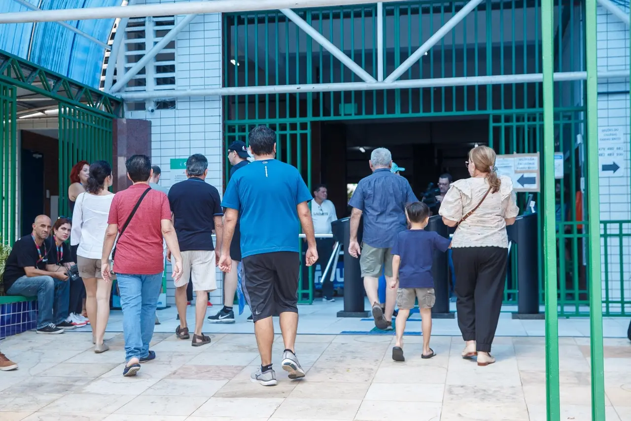 eleitores vão as urnas em fortaleza