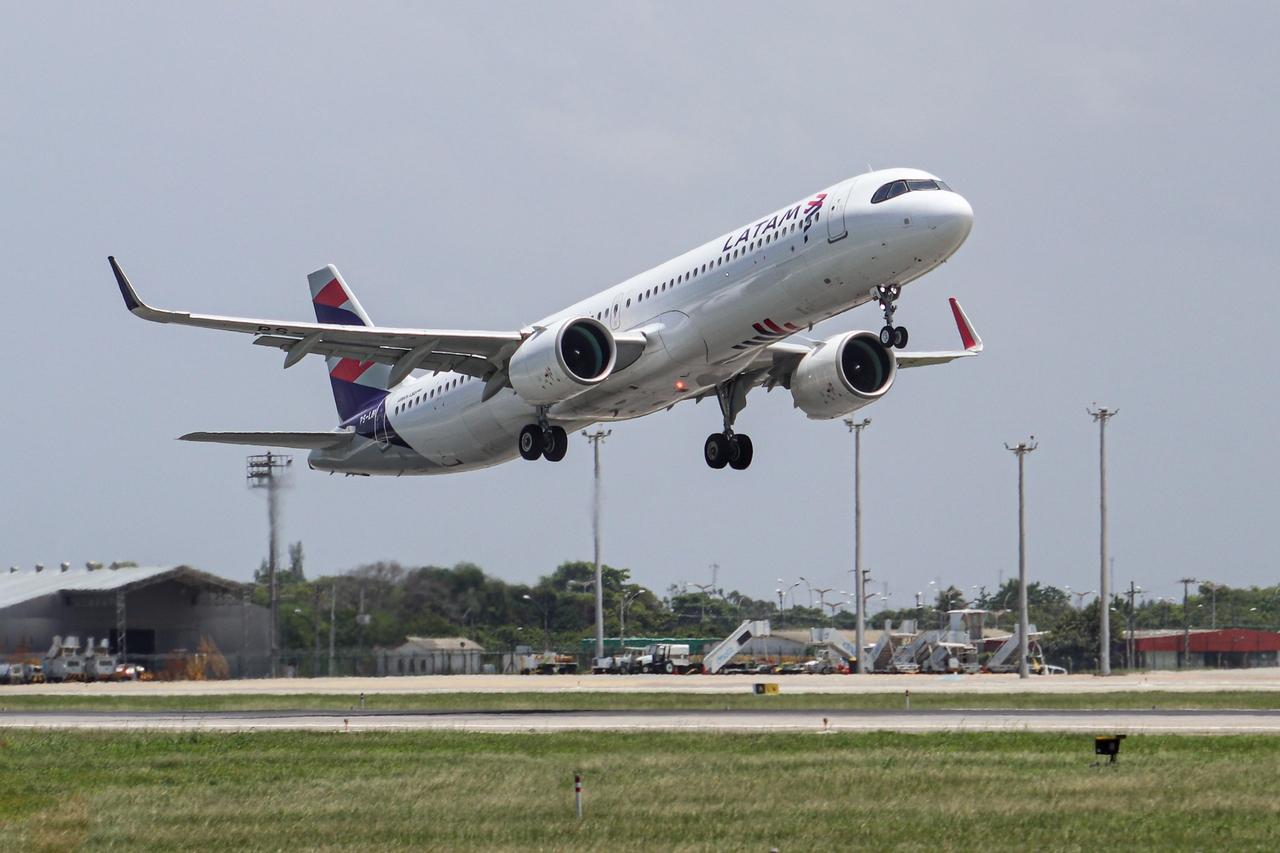 avião A321neo da latam em fortaleza