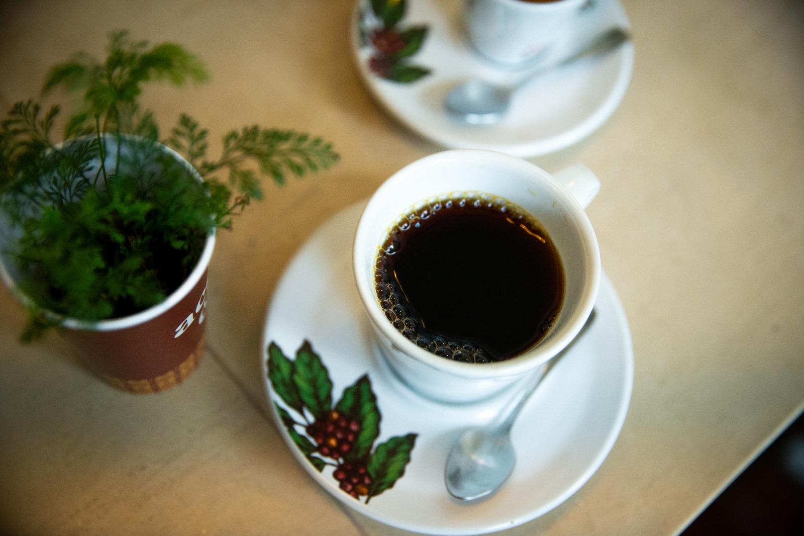 Depois da exposição, os visitantes podem conhecer tomar um cafezinho na nova cafeteria do museu