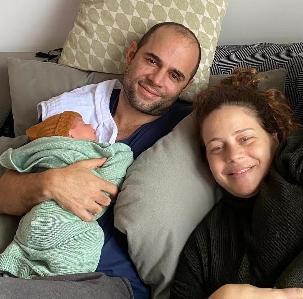 Leandra Leal, o esposo e o filho caçula