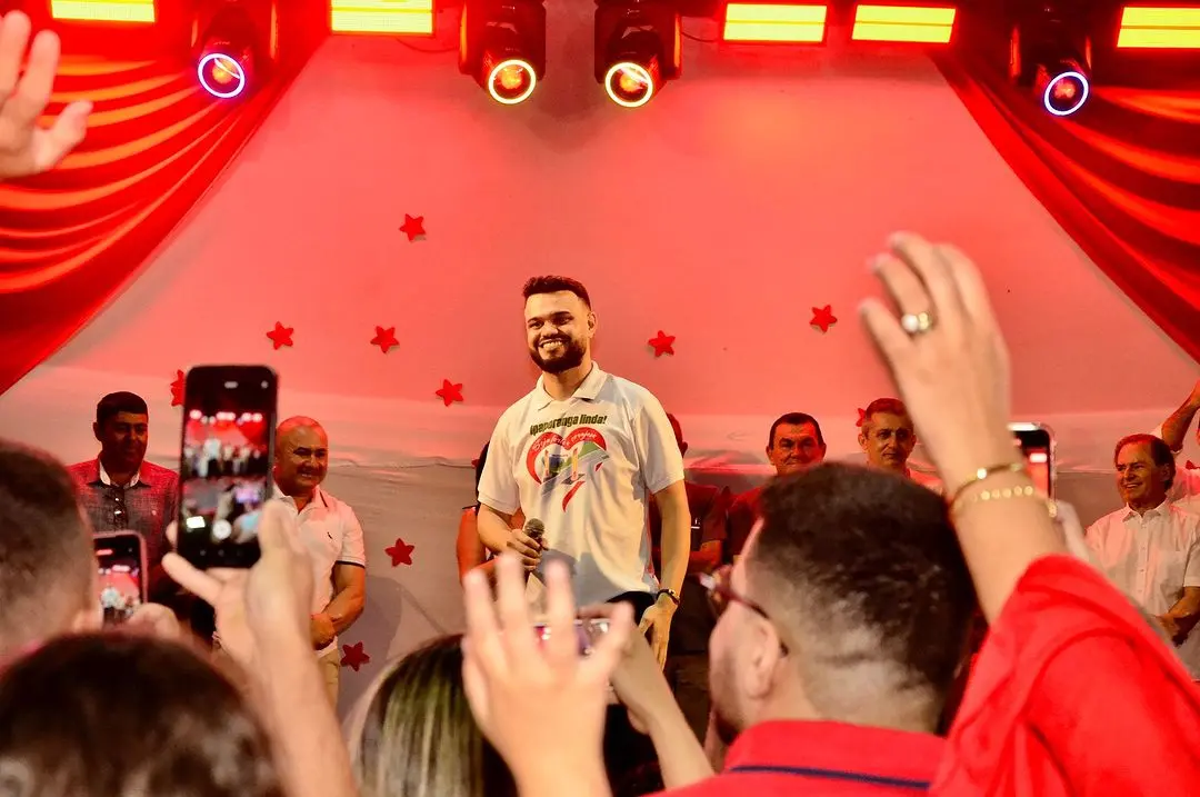 O prefeito reeleito de Ipaporanga, Amaro Pereira, do PT