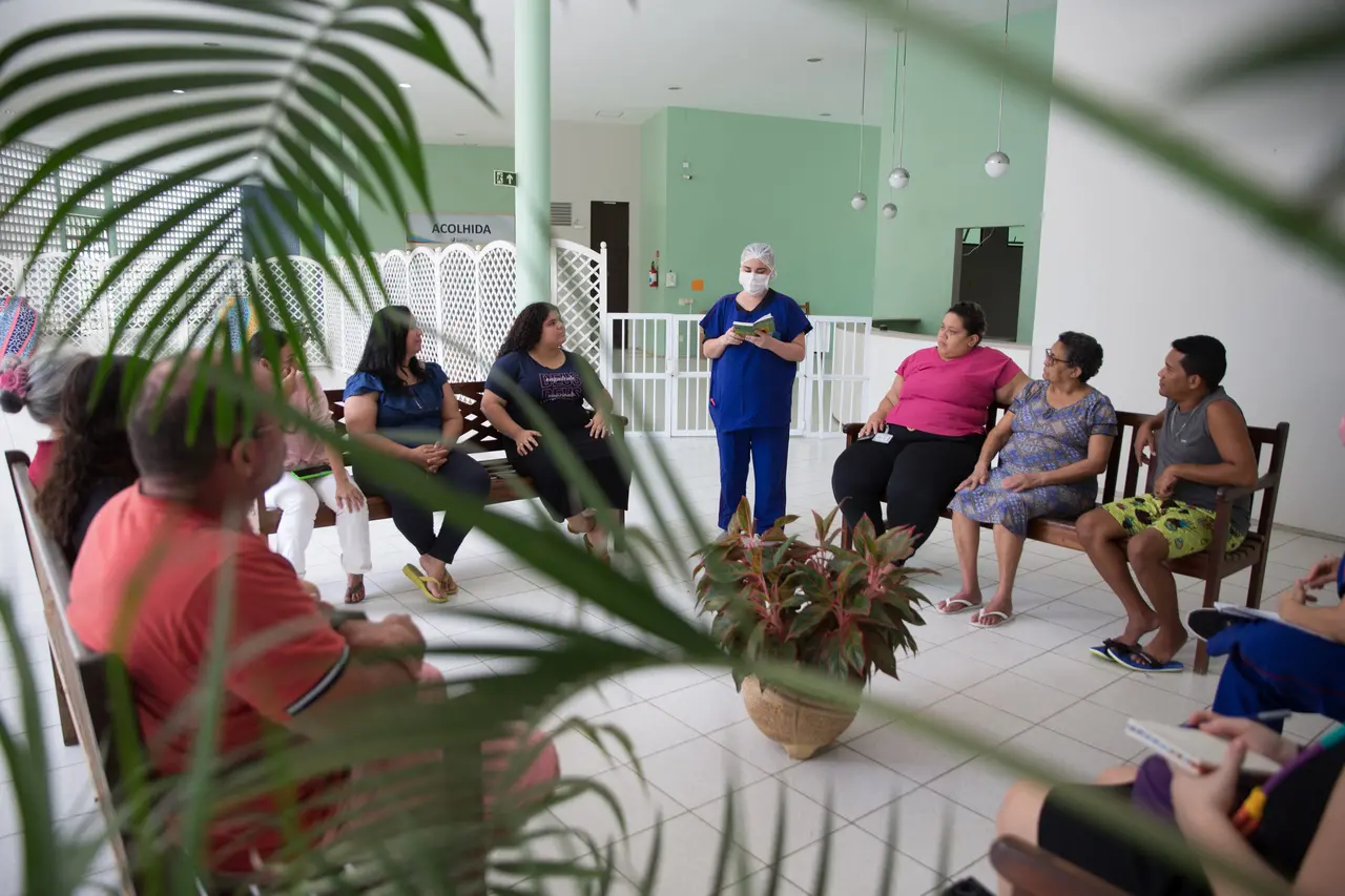 Roda de conversa entre cuidadores e cuidadoras de pacientes internados na Casa de Cuidados do Ceará