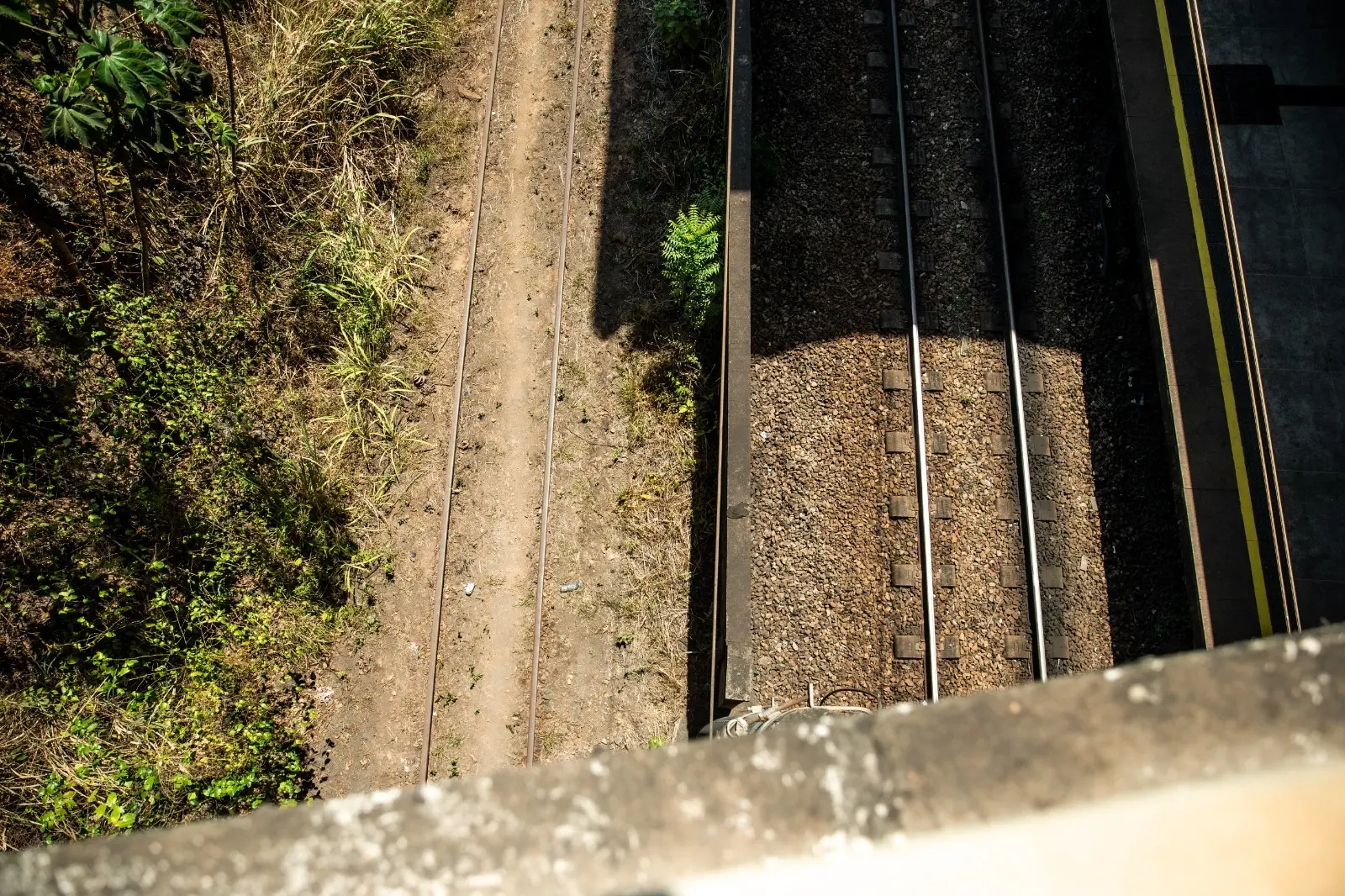 Início de malha não operacional da FTL na estação Alto Alegre do Metrofor, em Maracanaú. Linha é paralela ao metrô