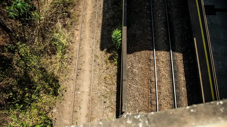 Início de malha não operacional da FTL na estação Alto Alegre do Metrofor, em Maracanaú. Linha é paralela ao metrô