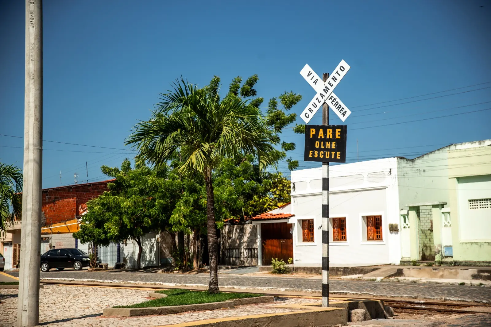Linha abandonada da FTL ao lado da Estação Ferroviária da Pacatuba
