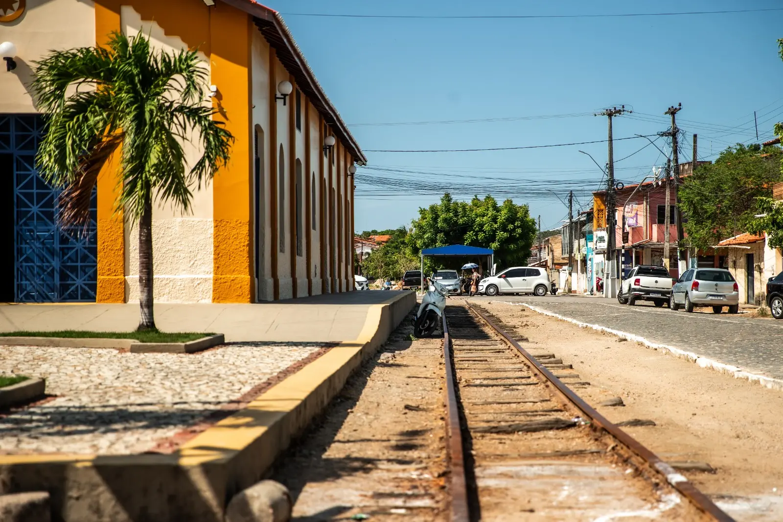 Linha abandonada da FTL ao lado da Estação Ferroviária da Pacatuba