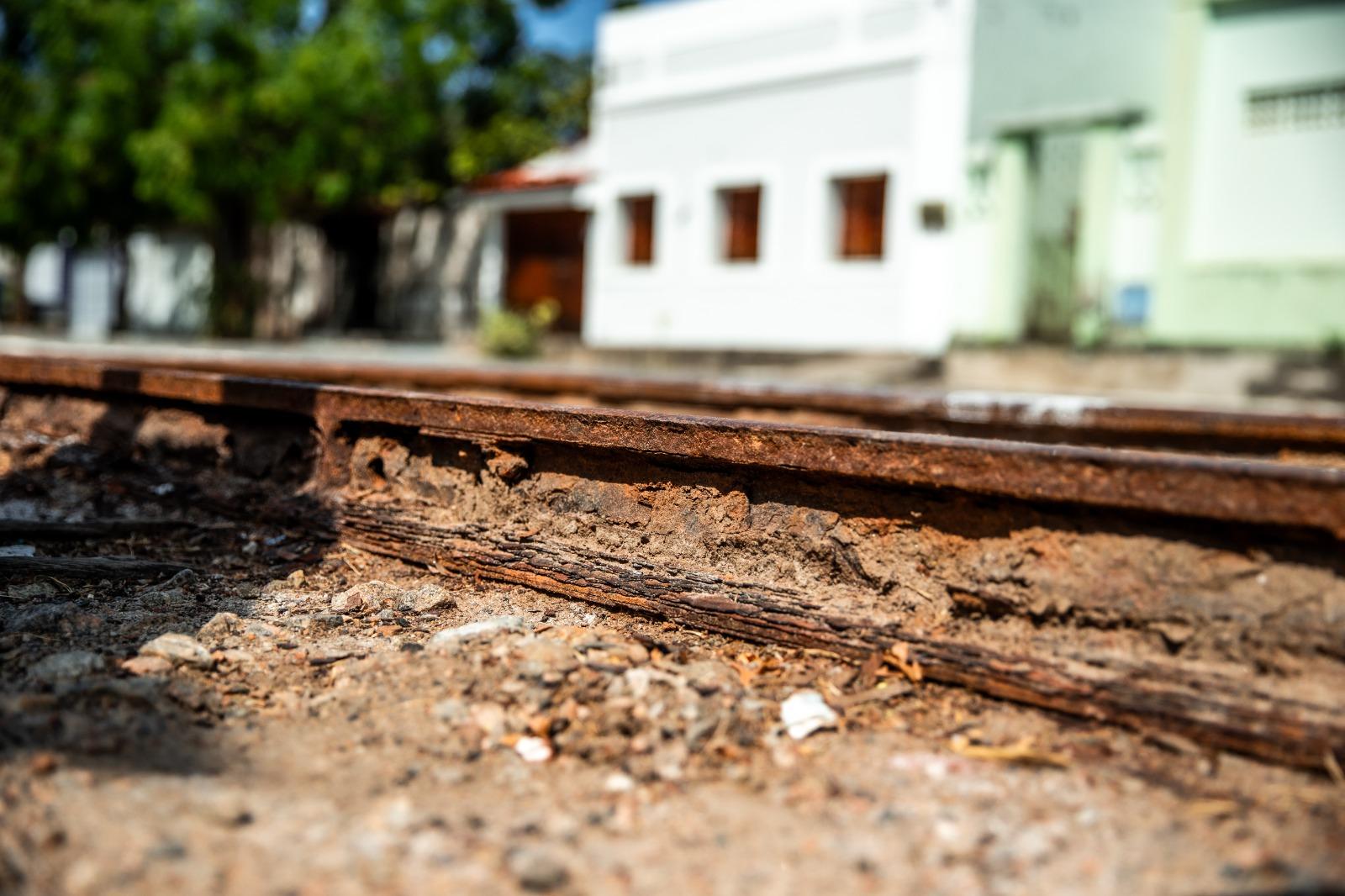 Trilho da FTL na Pacatuba desgastado