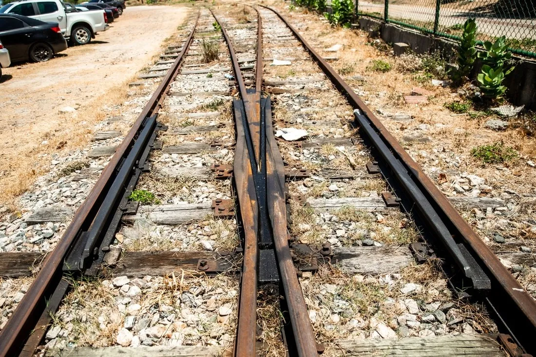 Malha operacional da FTL no Mucuripe na altura da estação Iate do VLT Parangaba-Mucuripe. Dormentes ainda são de madeira.
