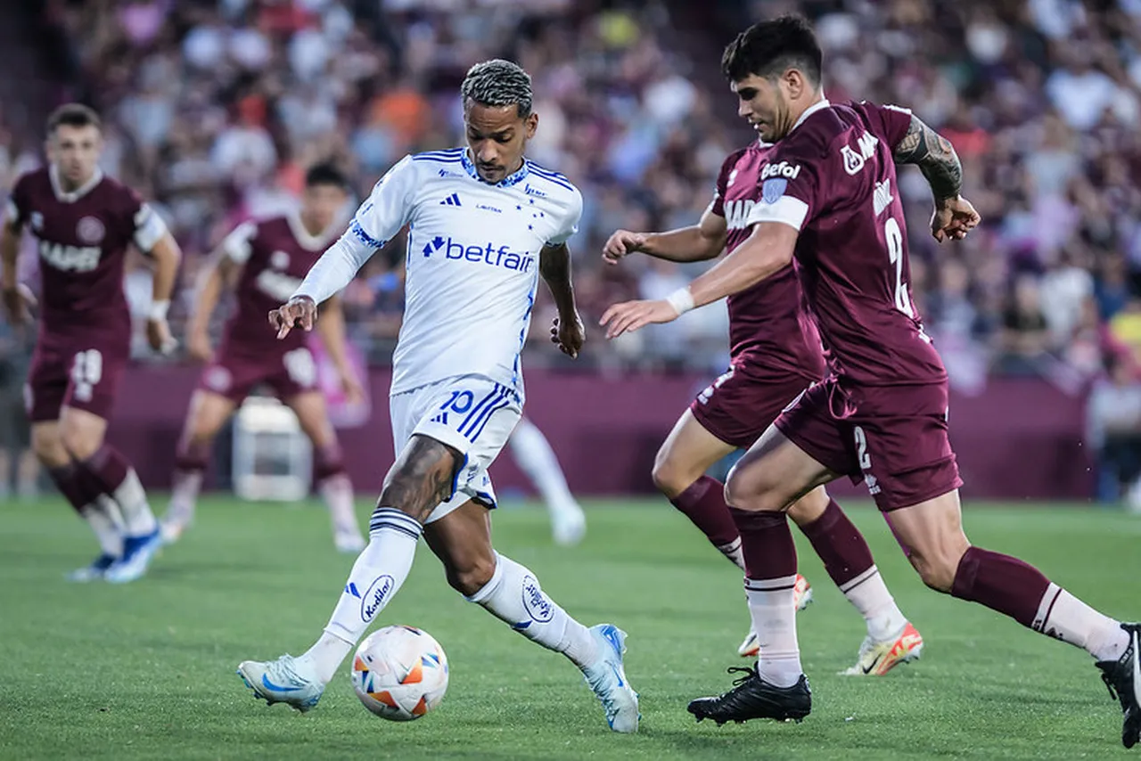 O Cruzeiro segurou a pressão do Lanús e venceu em La Fortaleza