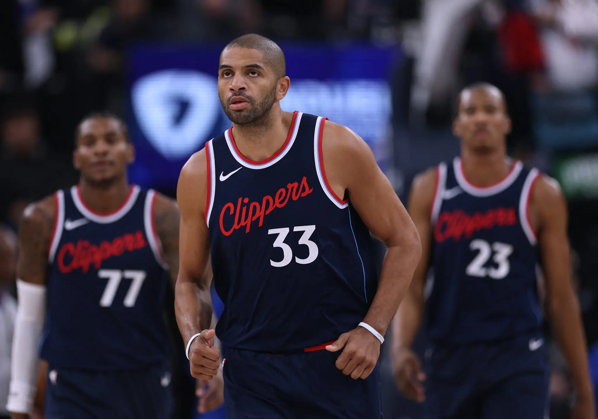Foto de Nicolas Batum, jogador do Los Angeles Clippers, durante jogo contra o Portland Trail Blazers na NBA 2024/25