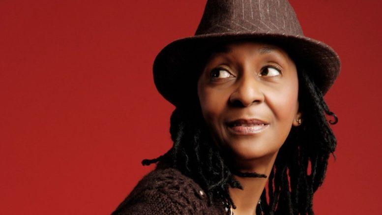 Lenda do reggae, Dawn Penn se apresenta na Capital neste sábado