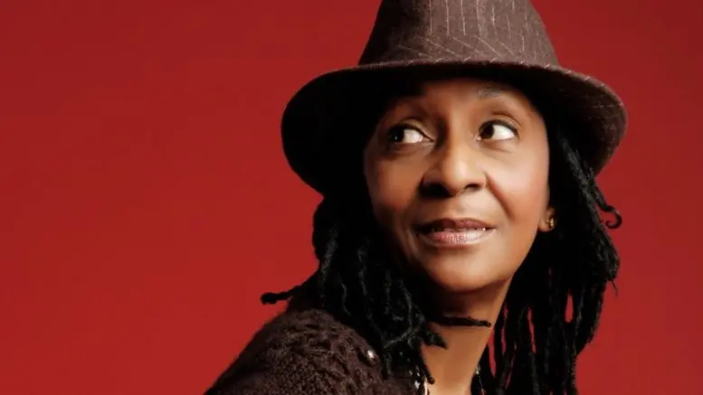 Lenda do reggae, Dawn Penn se apresenta na Capital neste sábado