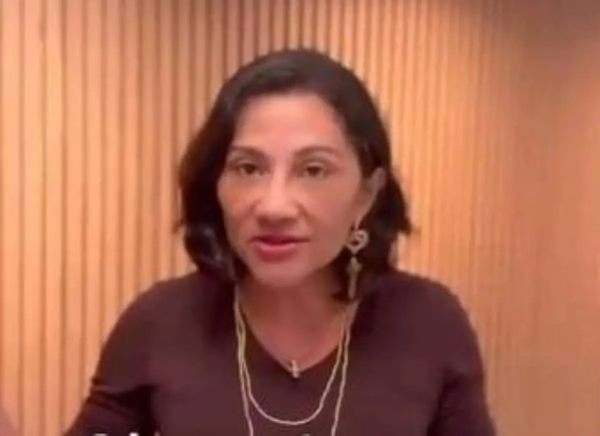 Foto de médica que disse que câncer de mama não existe