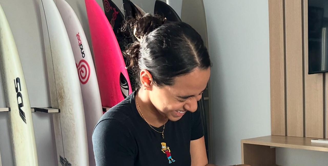 Poucas horas depois do primeiro story com a brincadeira, Mirella desmentiu a formatura