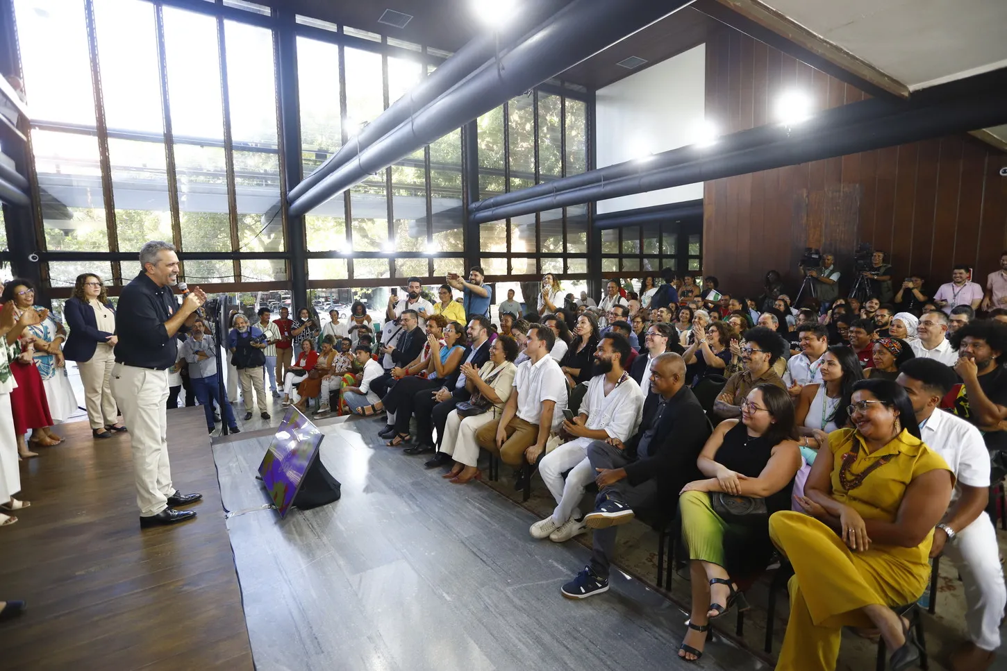 Lançamento do edital Meu Afro Negócio no Palácio da Abolição contou com a presença de lideranças negras e discurso do governador Elmano de Freitas