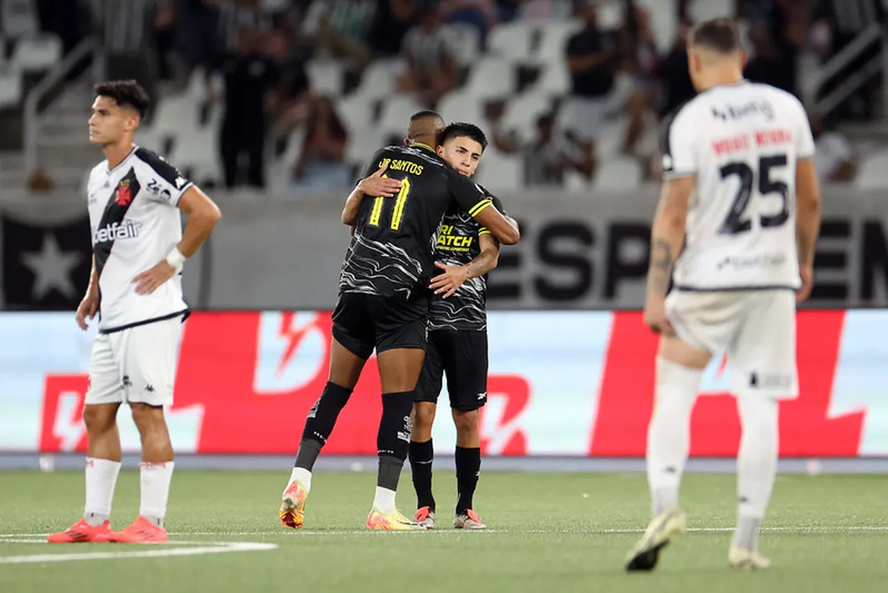 O Botafogo abriu vantagem na liderança da Série A ao vencer clássico com o Vasco