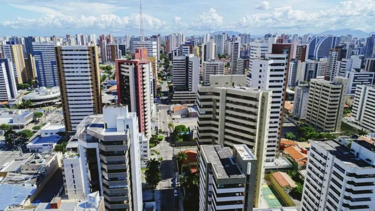 Vista aérea de prédios em Fortaleza