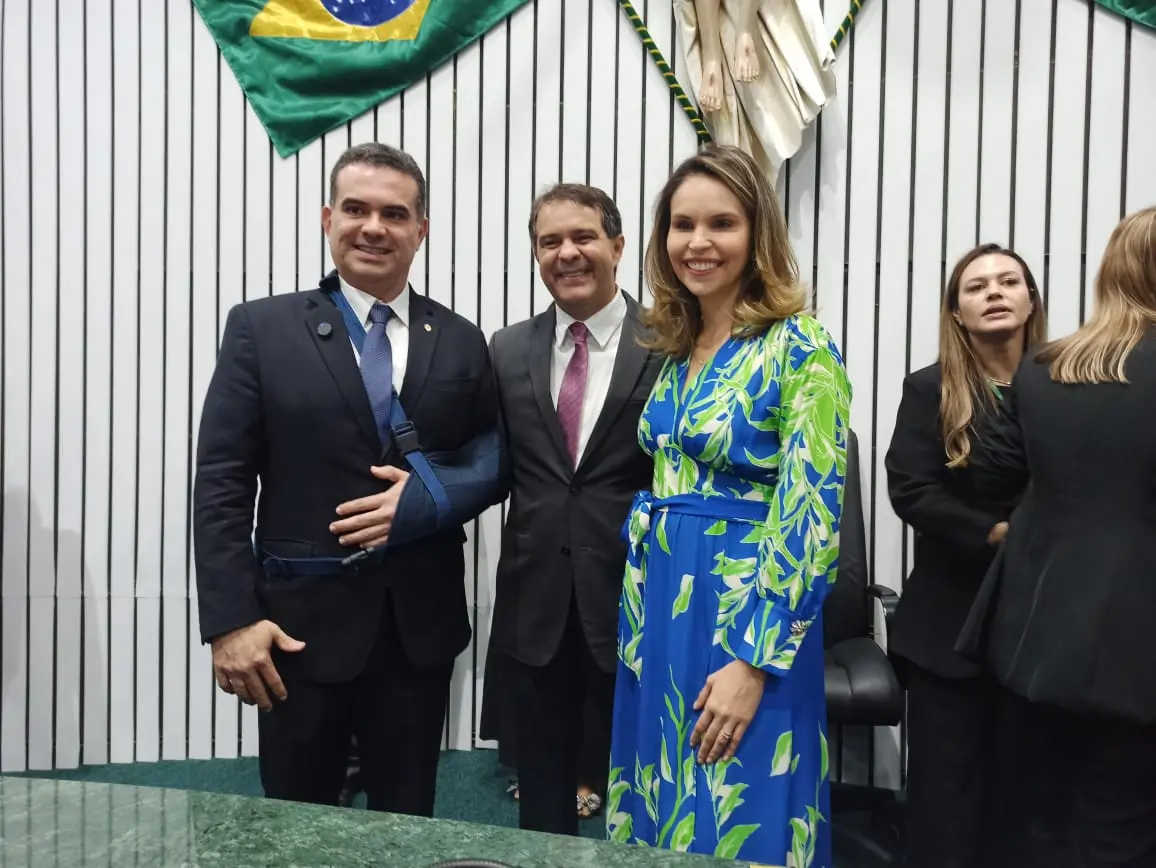 Simão Pedro e Gabriella e Evandro