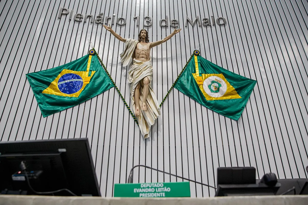 Cadeira da presidência da Assembleia Legislativa do Ceará é cobiçada entre parlamentares aliados ao Governo Elmano de Freitas. Atualmente, vaga é ocupada por Evandro Leitão