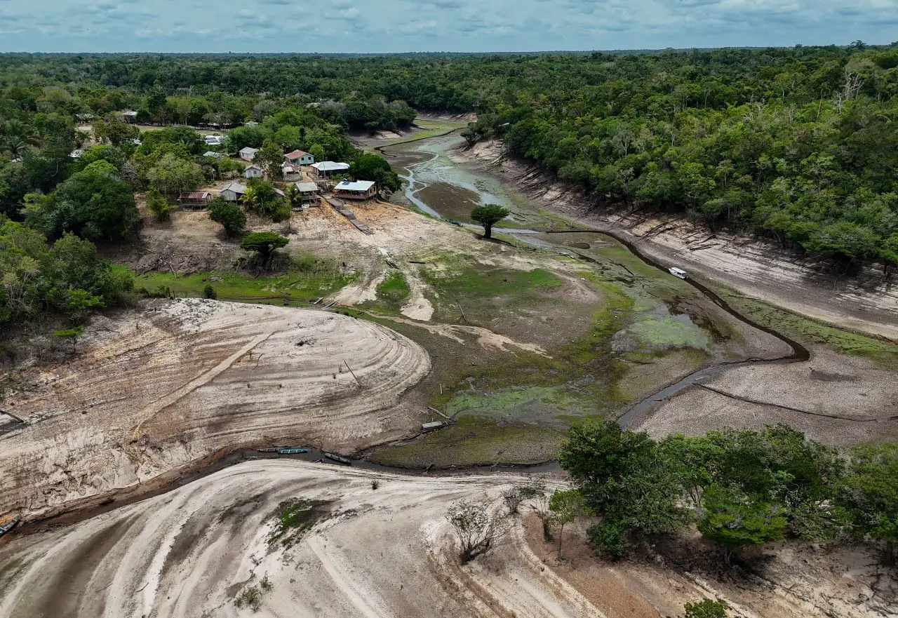 vista aérea com seca e desmatamento da amazônia