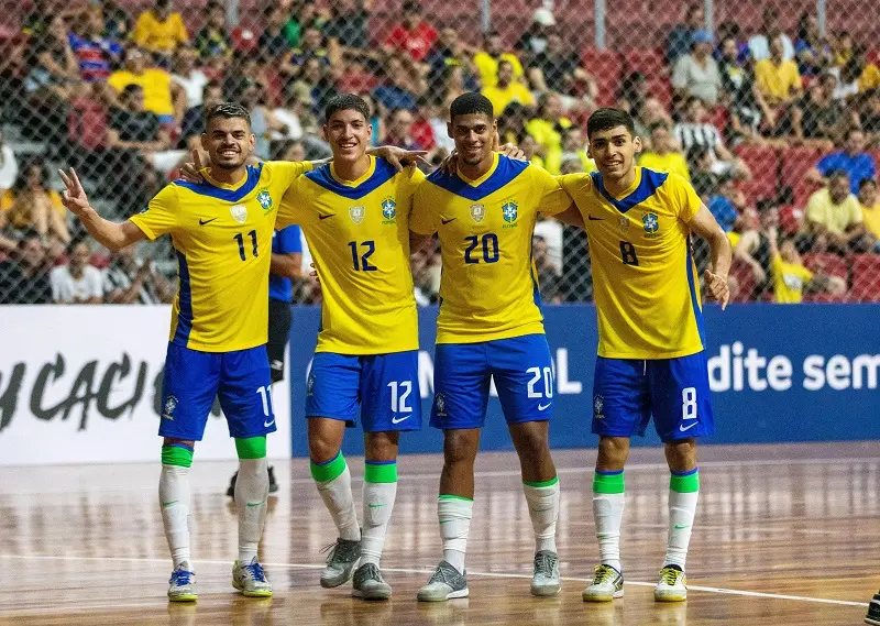 imagem mostra jogadores