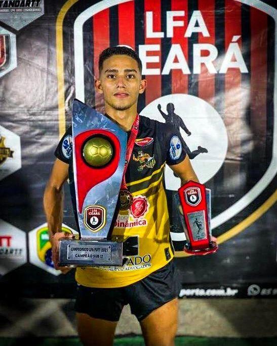 Jogador de futebol amador tinha 19 anos e sofreu 'mal súbito' durante partida na Areninha do Pici