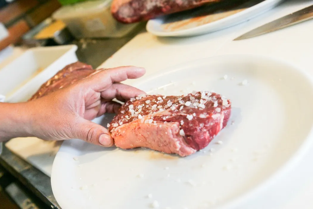 Cortes nobres ainda são vilãos na hora de fazer as compras do churrasco