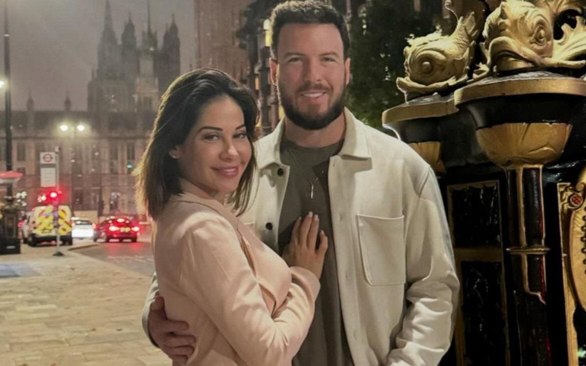 Foto de Maíra Cardi e Thiago Nigro em viagem