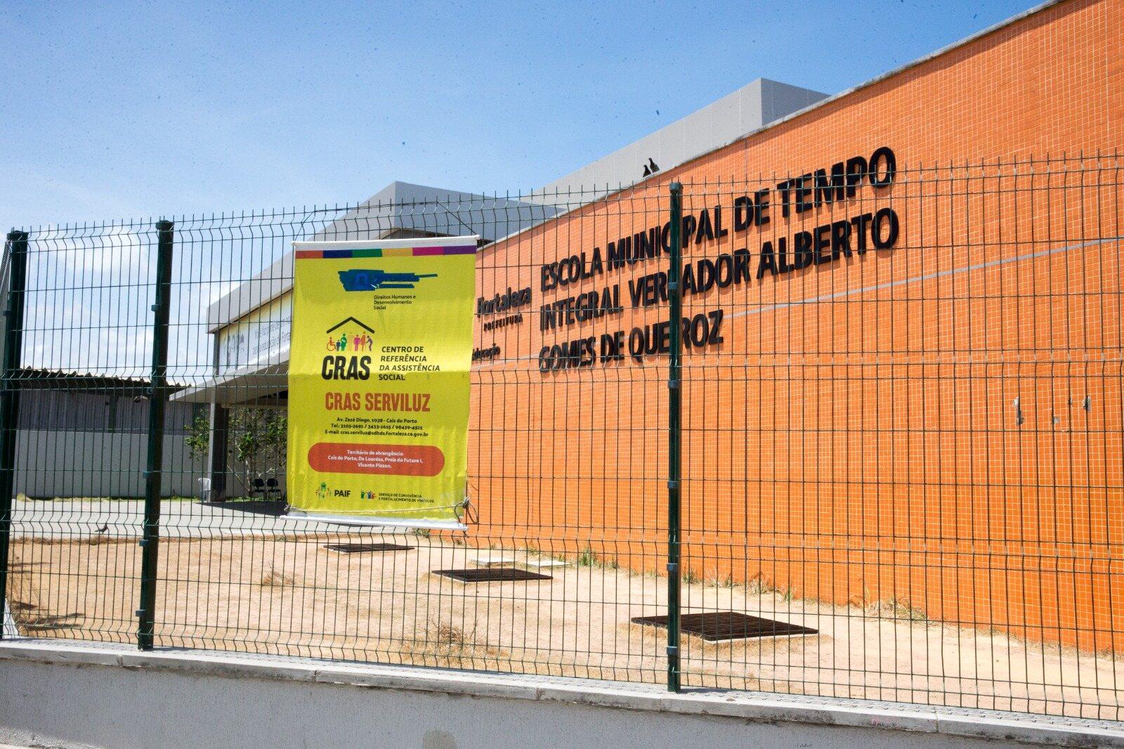 Fachada da Escola Municipal de Tempo Integral Vereador Alberto Gomes de Queiroz