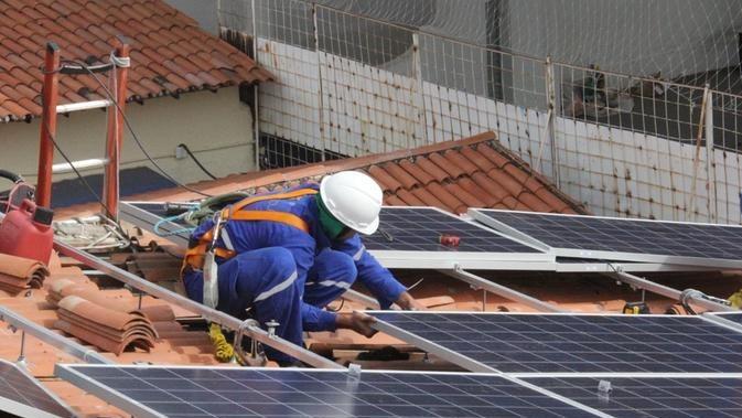 Governo sobe de 9,6% para 25% imposto sobre pain&eacute;is solares - Eg&iacute;dio Serpa  - Di&aacute;rio do Nordeste
