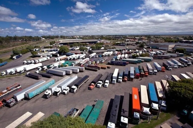 Porto Seco de Foz do Iguaçu. Local serve como ponto logístico e alfandegário para importação e exportação de mercadorias